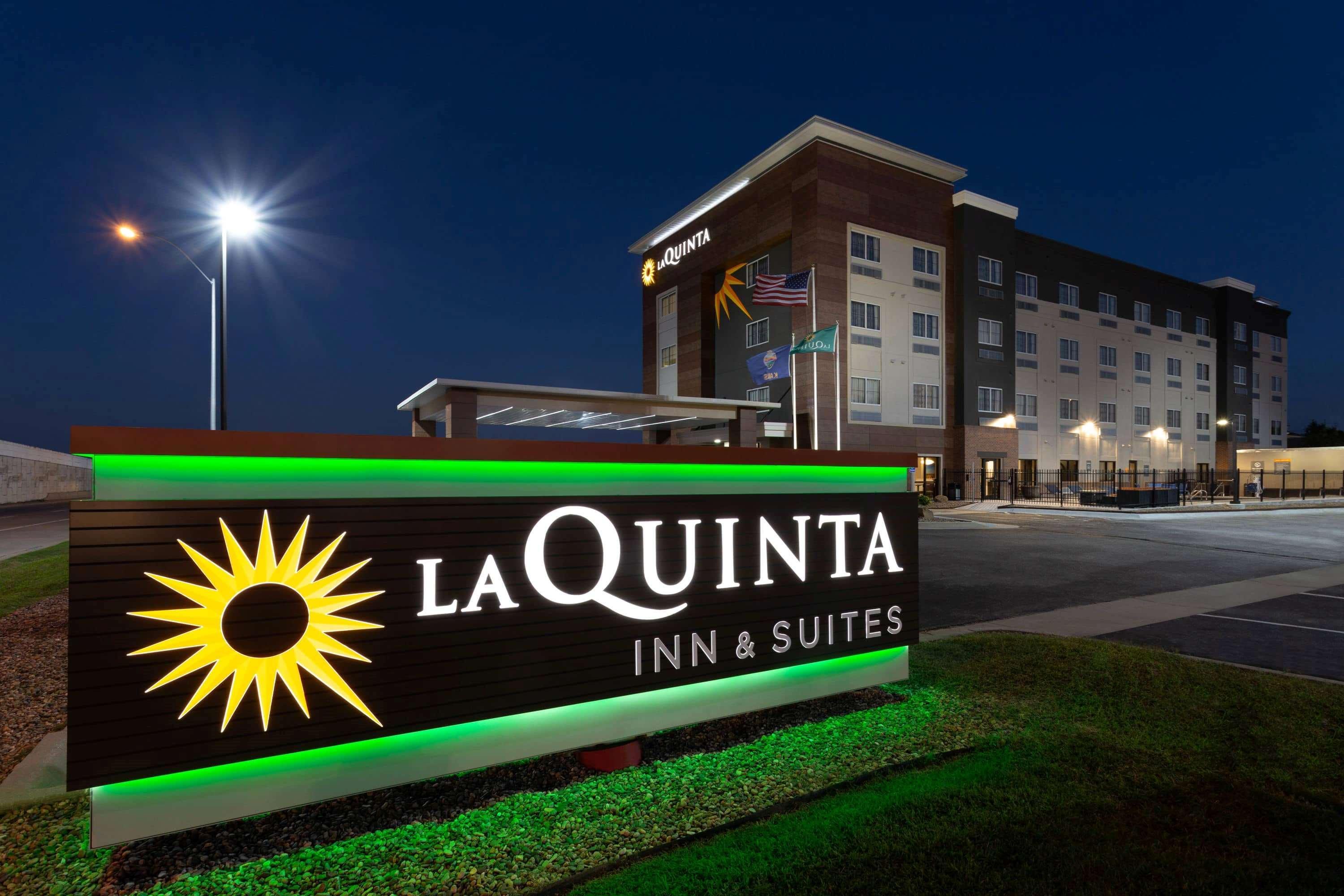 Hotel La Quinta By Wyndham Wichita Airport Exterior foto
