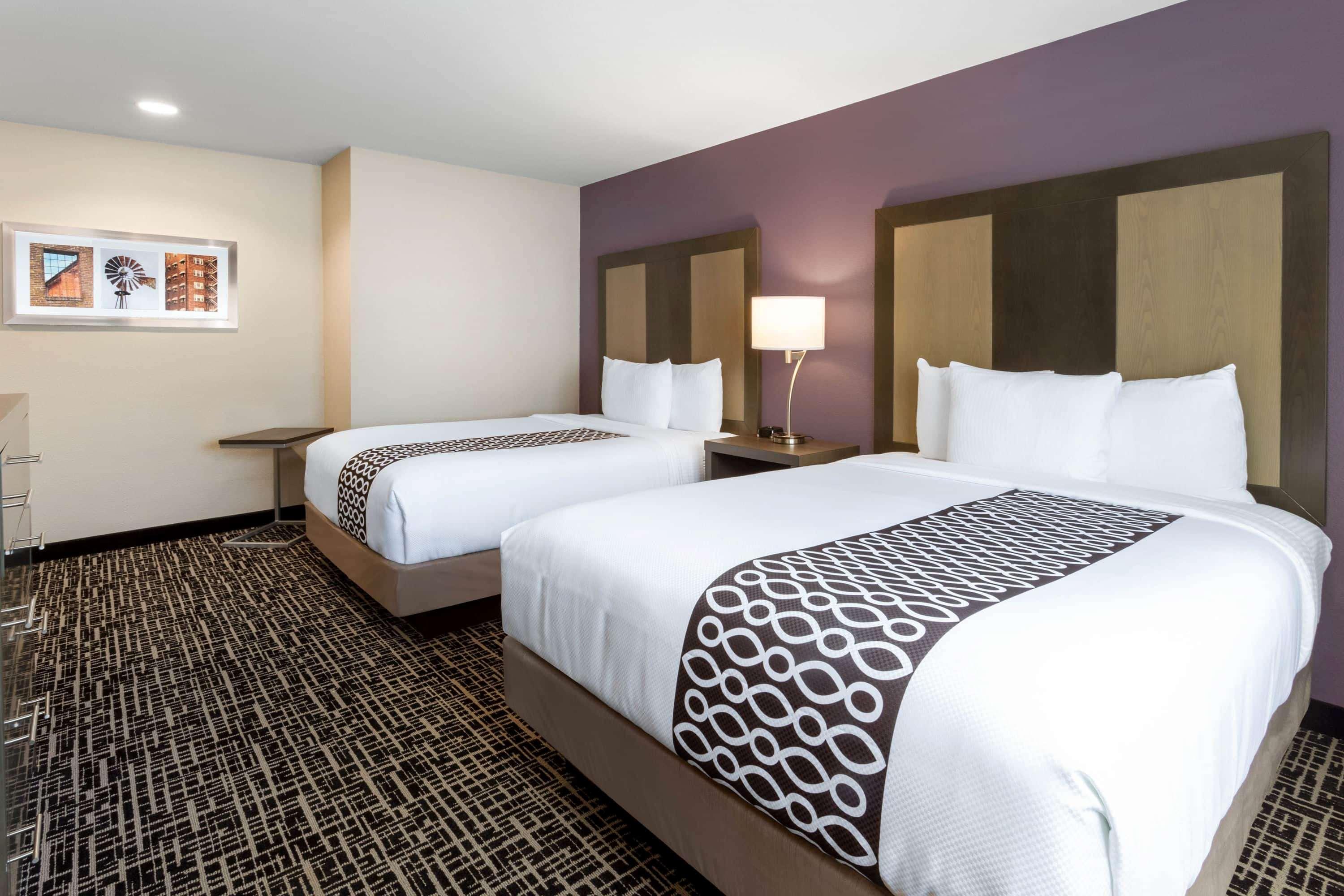 Hotel La Quinta By Wyndham Wichita Airport Exterior foto
