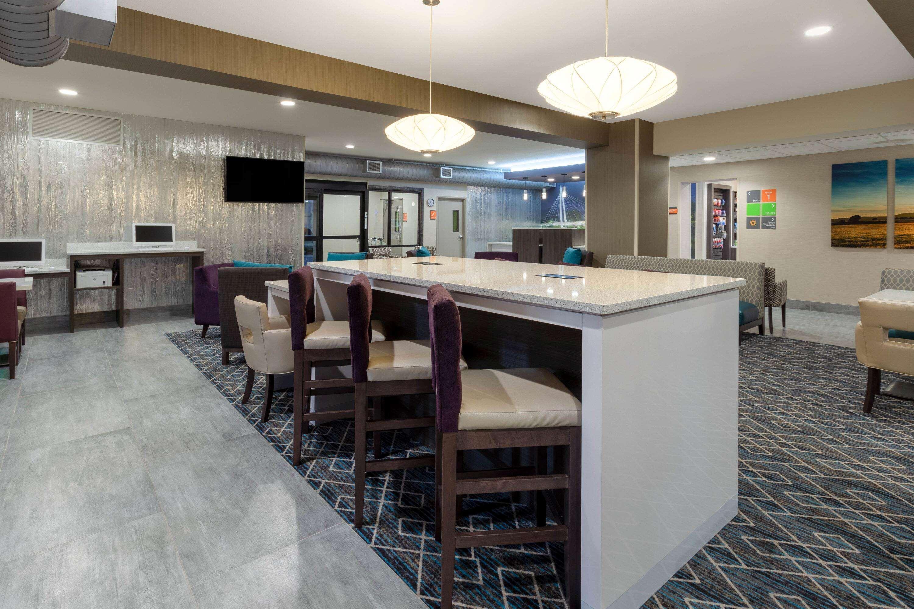 Hotel La Quinta By Wyndham Wichita Airport Exterior foto
